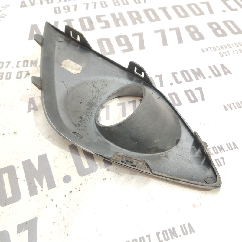 Накладка Renault Grand Scenic 3 (09-16) 1.6D ліва 261570001p