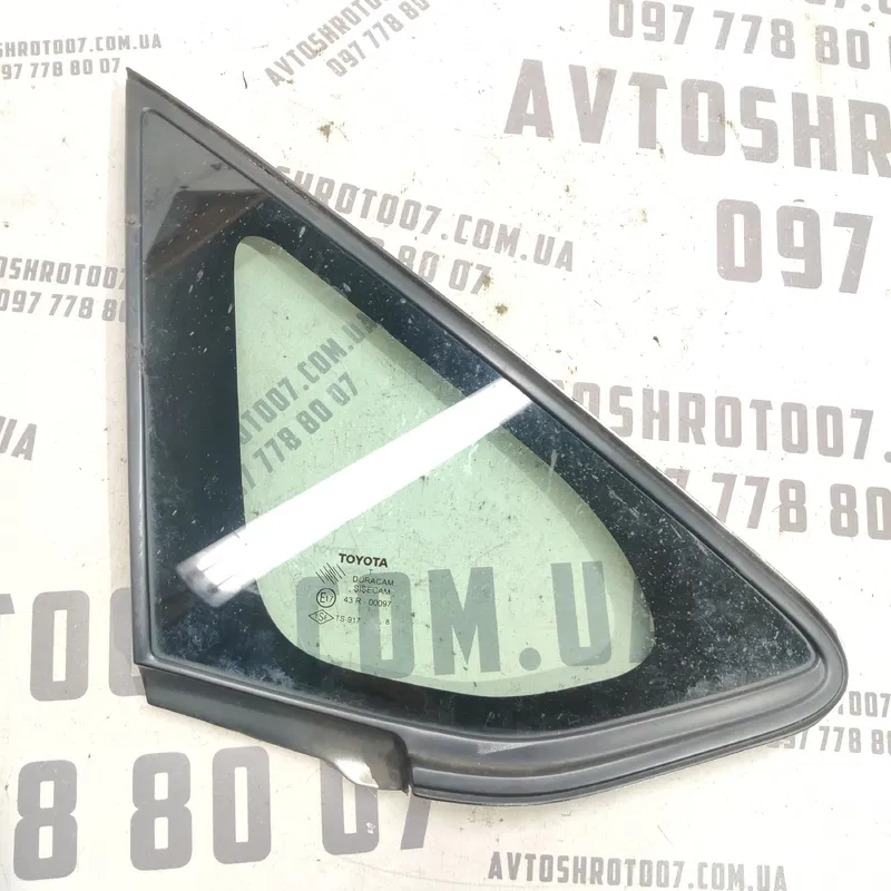 Кузовне скло Toyota Auris (06-12) 1.6 Бензин переднє праве