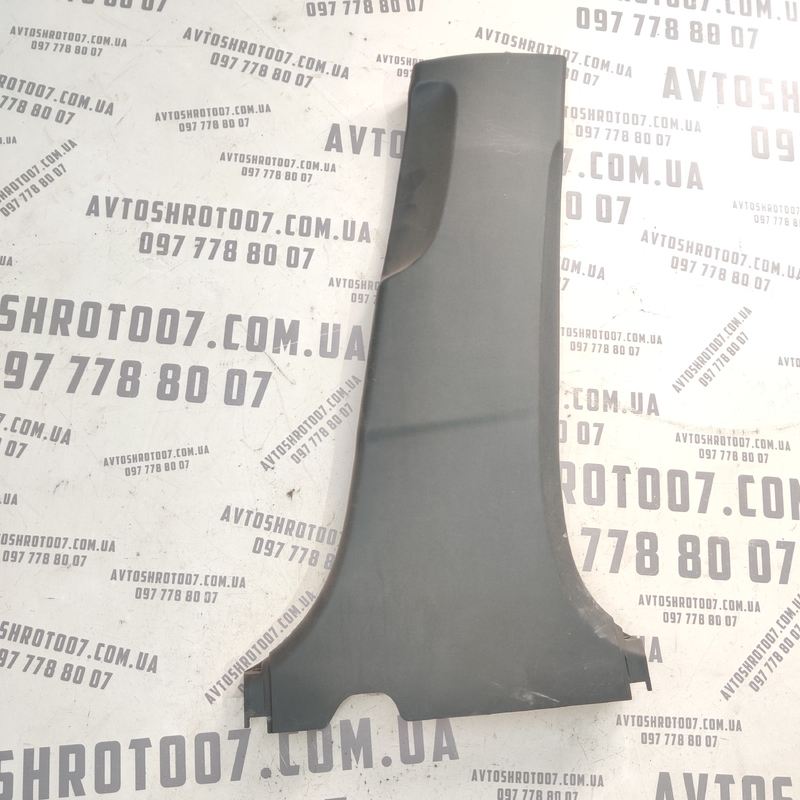 Накладка салону Toyota Auris (06-12) 1.6 Бензин права