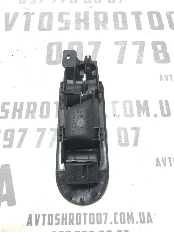 Ручка дверна внутр. VW Passat B5+ 00-05 1.9D передня права