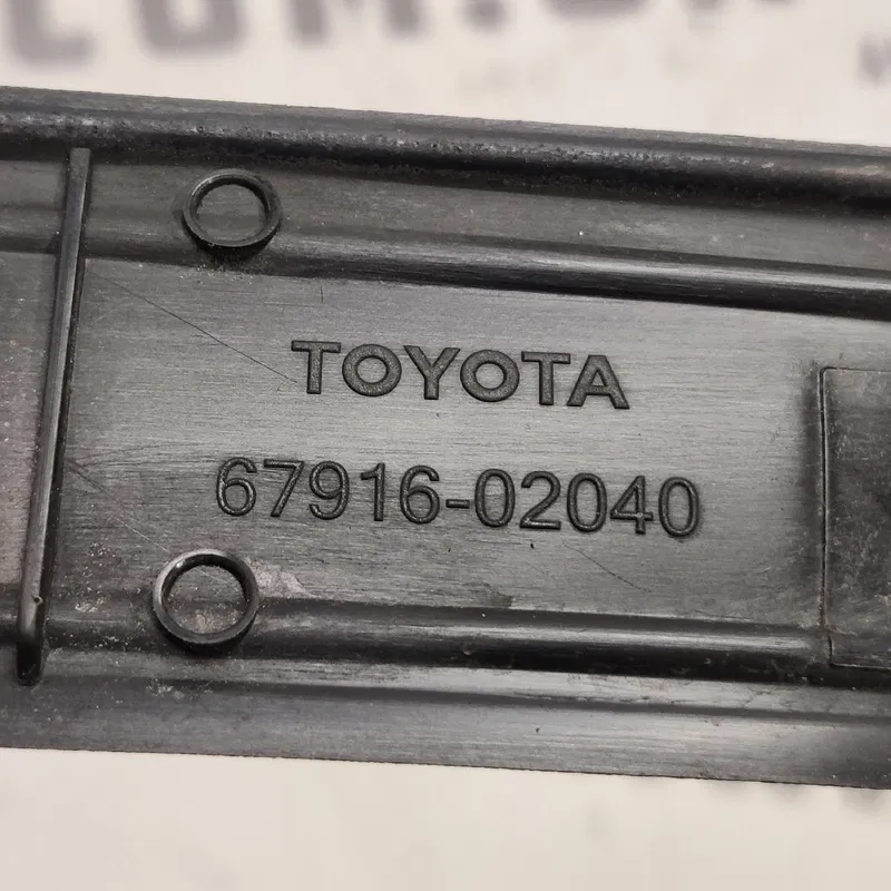Накладка порога Toyota Auris (06-12) 1.6 Бензин задня ліва