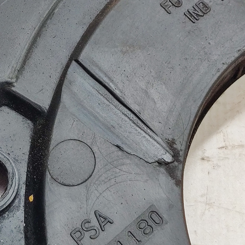 Кришка ременя ГРМ Peugeot 307 01-08 1.4 бенз OEM 9641221180