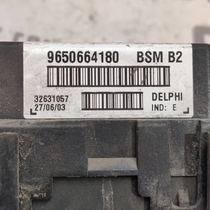 Блок запобіжників Peugeot 307 01-08 1.4 Бензин OEM9650664180