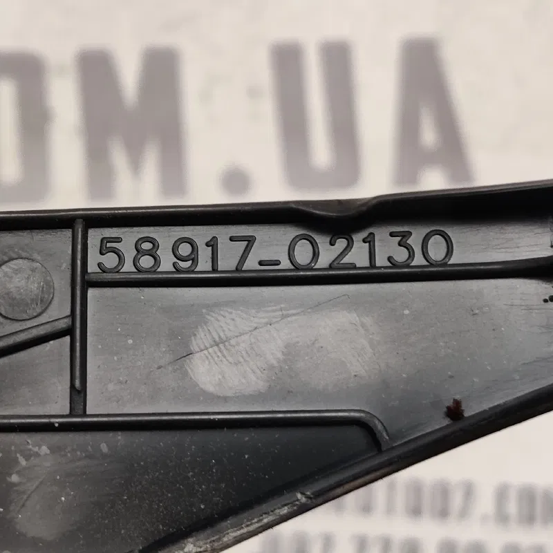 Накладка салону Toyota Auris 06-12 1.6 Бензин OEM 5891702130