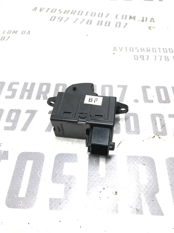 Кнопка склопідіймача Chevrolet Tacuma 00-11 2.0 перед. права
