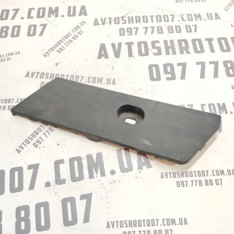 Накладка зовнішня Toyota Auris 06-12 1.6 Бенз OEM 5844102010