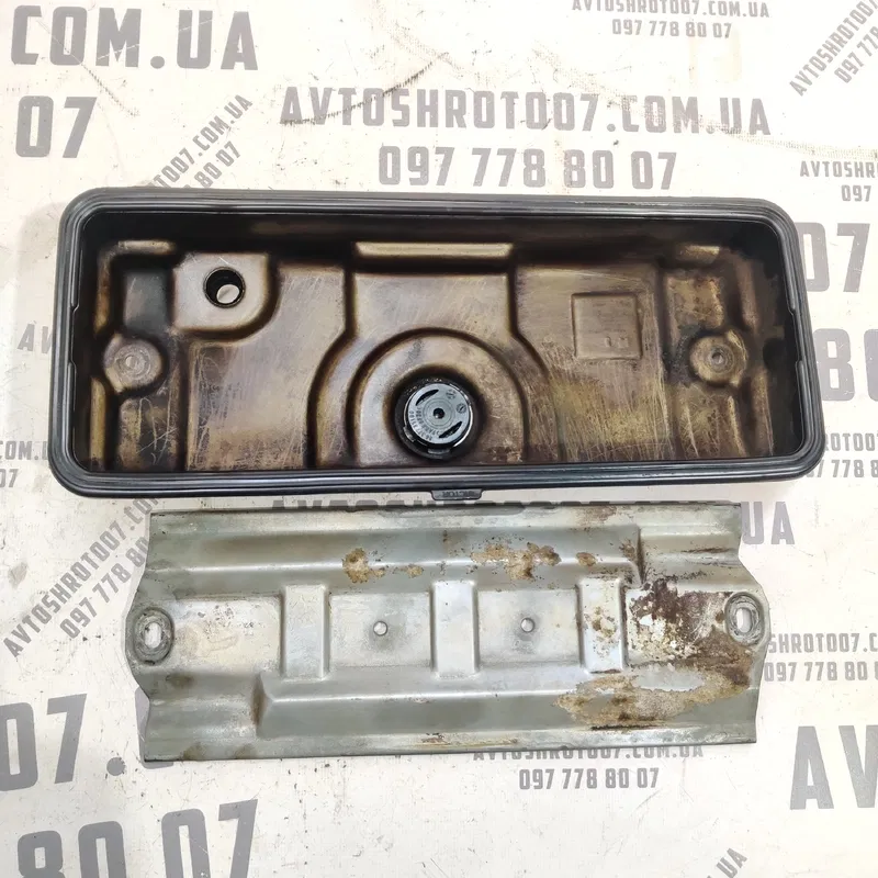 Клапанна кришка Peugeot 307 (01-08) 1.4 бензин