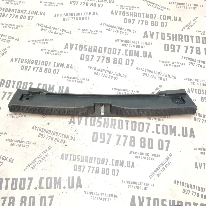 Пластик багажника Toyota Auris (06-12) 1.6 Бензин задній
