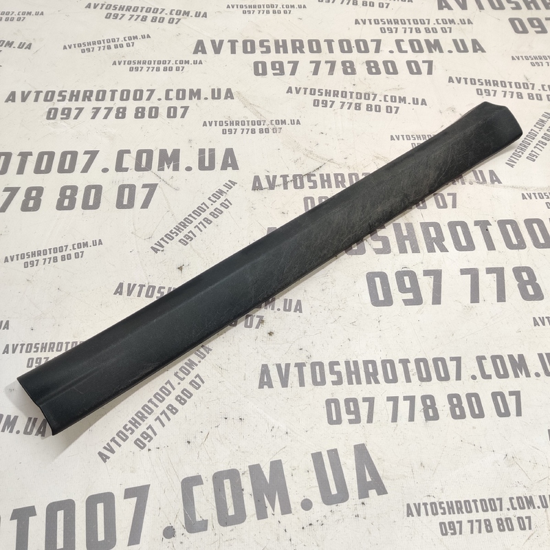 Накладка порога Toyota Auris (06-12) 1.6 внутр. перед. права