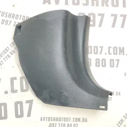Накладка салону Toyota Auris (06-12) 1.6 Бенз передня права