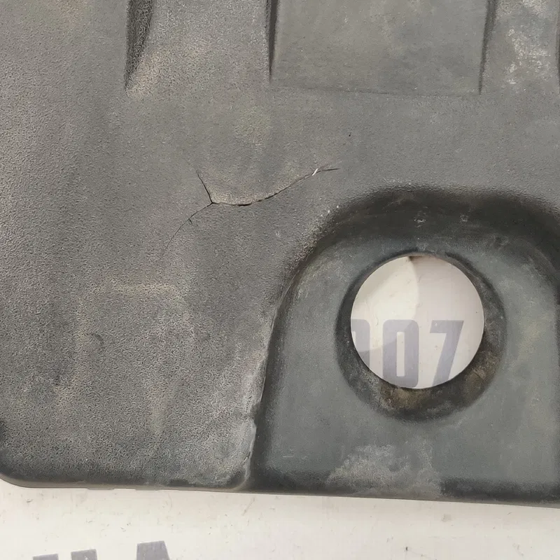 Накладка двигуна Toyota Auris 06-12 1.6 бенз OEM 1121237010