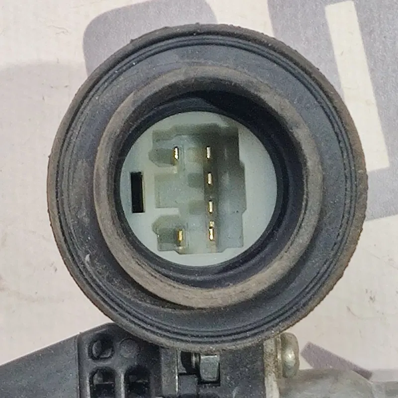 Мотор склопідіймача Toyota Auris 06-12 1.6 пр OEM 857100d100