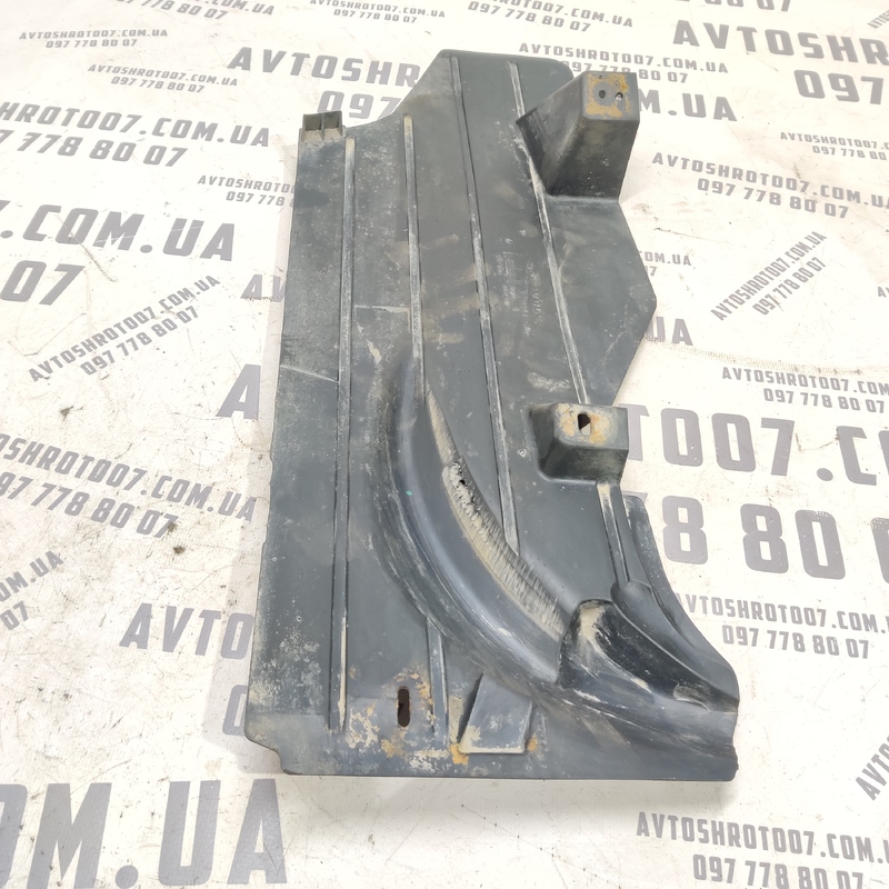 Накладка Volvo V50 04-12 2.0D задня права нижня OEM 30714863