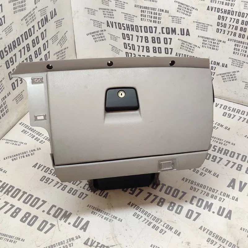 Бардачок Volvo V50 (04-12) 2.0 Diesel