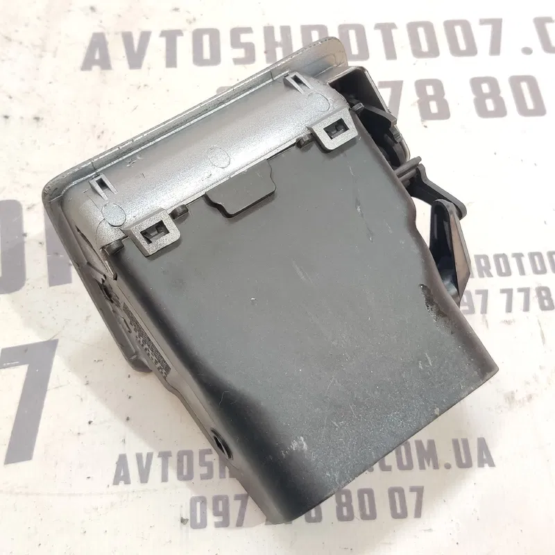 Дефлектор обдуву Peugeot 307 (01-08) 1.4 Бензин правий