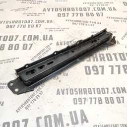 Кронштейн підрамника Toyota Auris (06-12) 1.6 права нижня