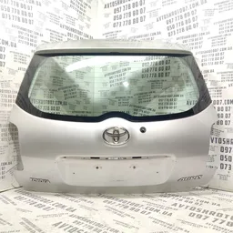 Кришка багажника Toyota Auris (06-12) 1.6 Бензин задня фото 1
