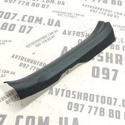 Накладка порога Toyota Auris (06-12) 1.6 Бензин задня ліва