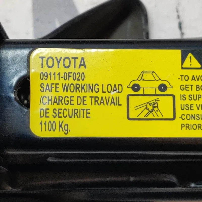 Домкрат Toyota Auris (06-12) 1.6 Бенз пр.зад. OEM 091110f020