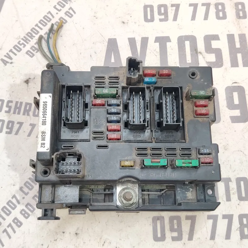Блок запобіжників Peugeot 307 01-08 1.4 Бензин OEM9650664180