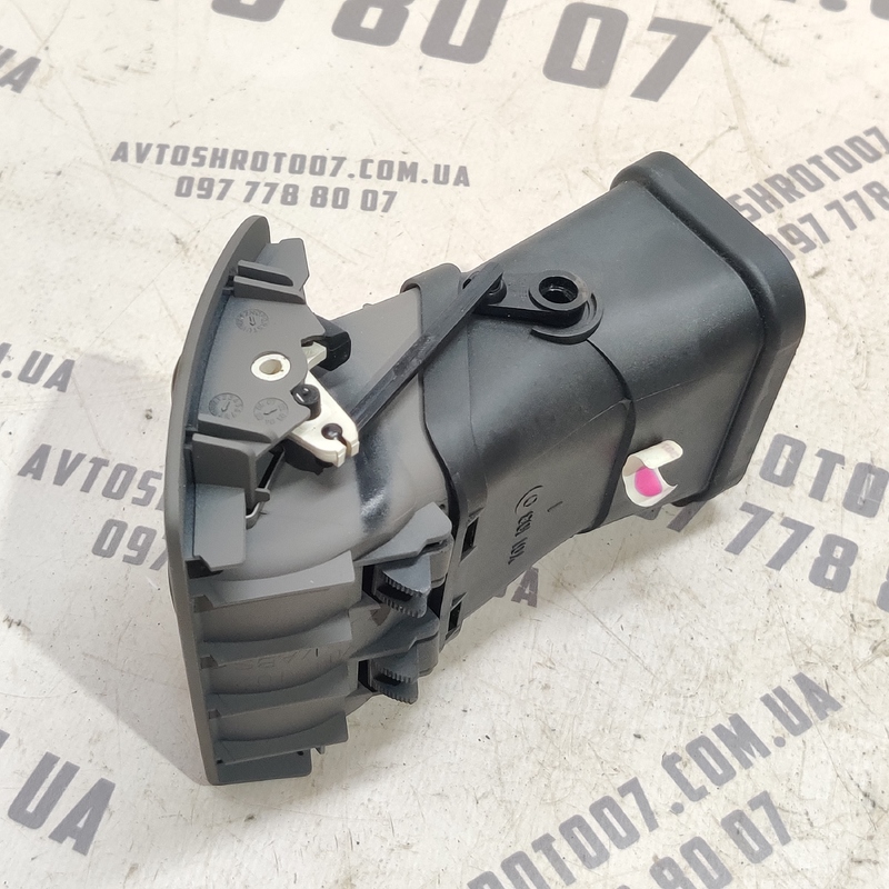 Дефлектор обдуву Volvo V50 (04-12) 2.0D лівий OEM 30715098 фото 2