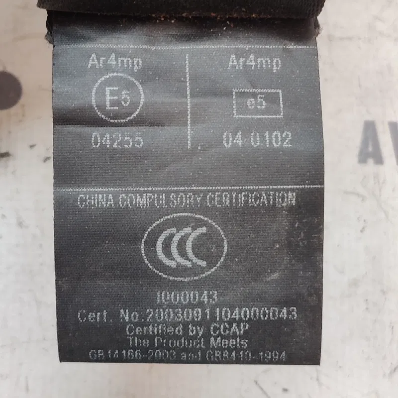 Ремінь безпеки Volvo V50 (04-12) 2.0D зад. лів. OEM 30661796