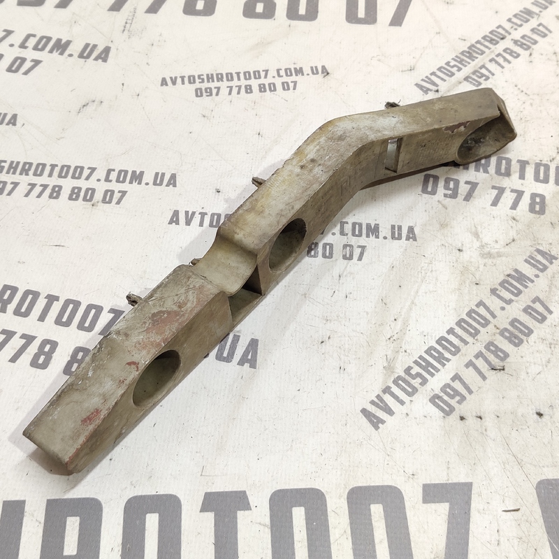 Кронштейн бампера Ford Focus MK2 (04-11) 1.6D перед правий