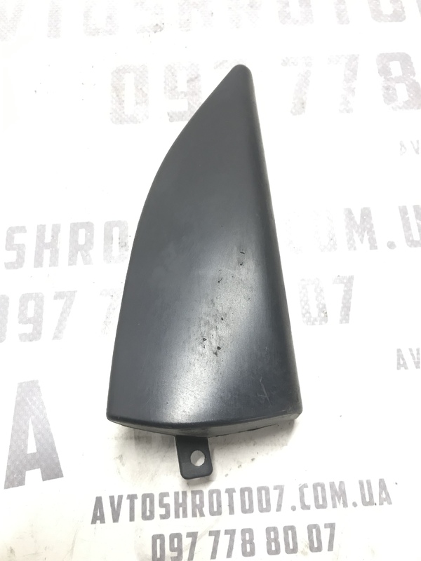 Накладка салону передня права Citroen Berlingo 1 96-08 1.6D