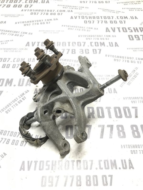 Цапфа задня права Peugeot 407 (04-11) 2.0 Дизель
