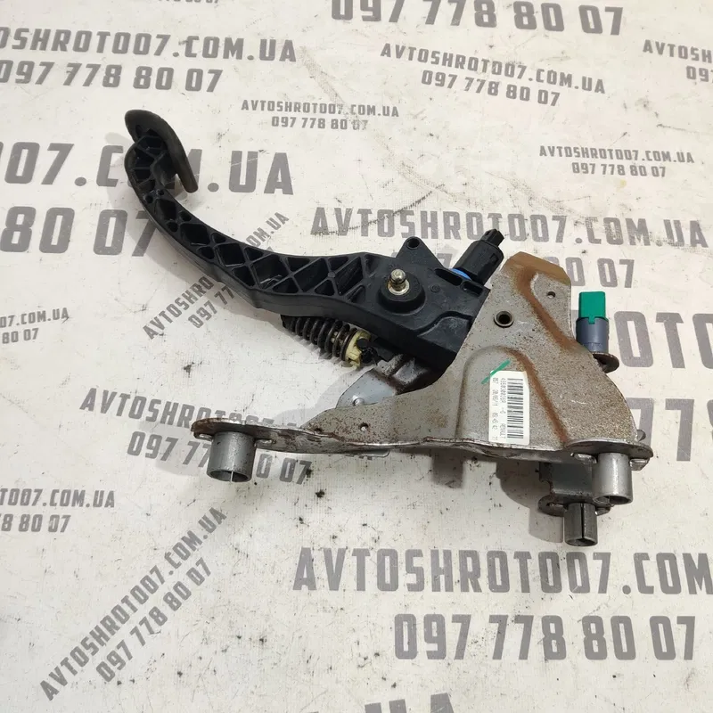 Педаль щеплення Renault Grand Scenic 3 09-16 1.6 465030036R