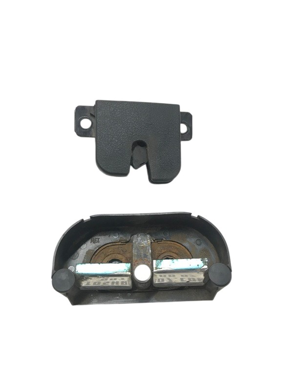 Замок кришки багажника VW Passat B5+ (00-05) 1.9Д задній