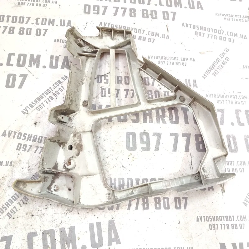 Кронштейн бампера задній правий Ford Focus MK2 04-11 1.6D