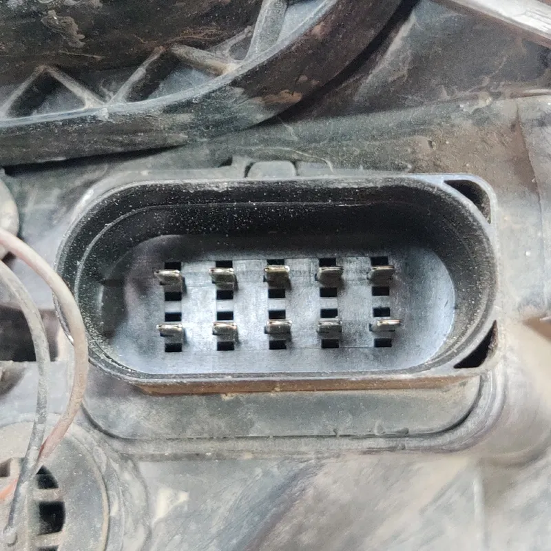 Фара передня ліва Ford Focus MK2 (04-11) 1.6D 4M5113101RC