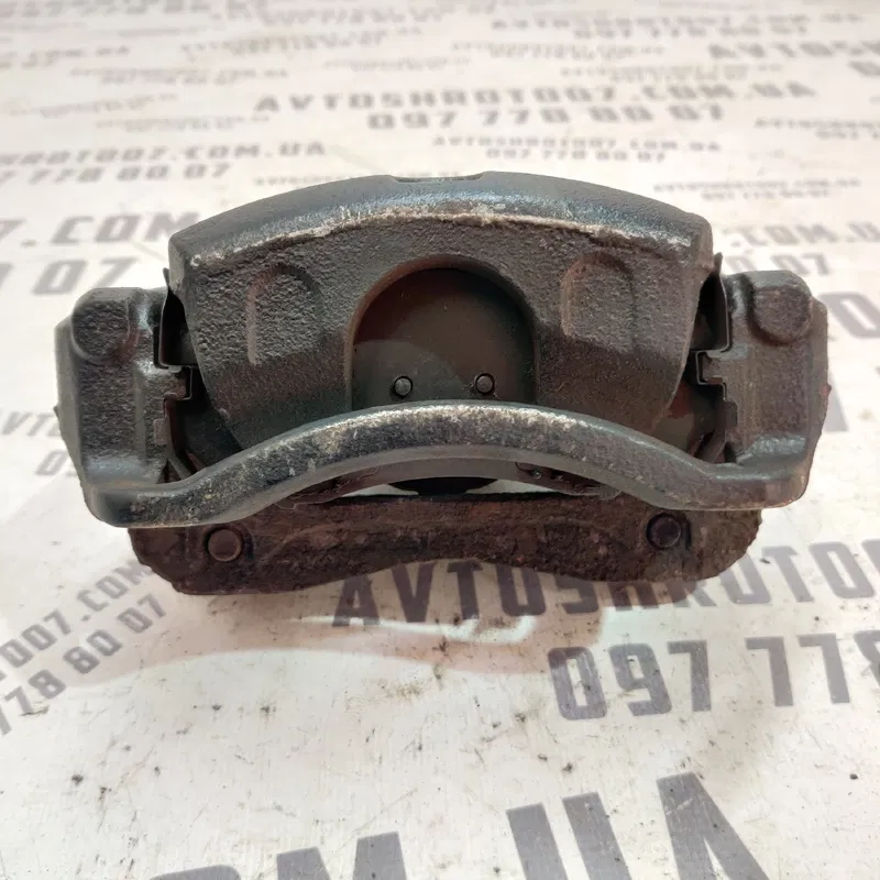 Супорт передній лівий Hyundai Elantra 4 (06-11) 1.6 бенз