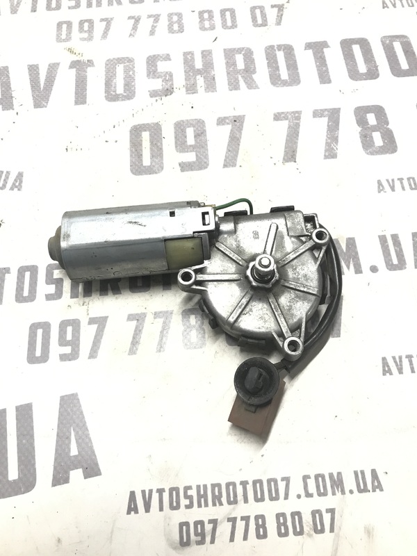 Мотор двірника Citroen Berlingo 99р 1.6D зад лів 0390201408