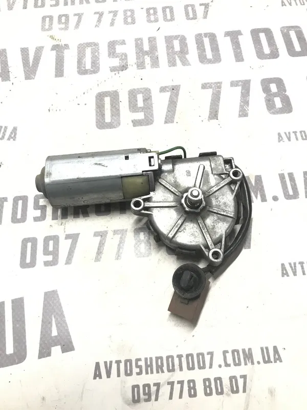 Мотор двірника Citroen Berlingo 99р 1.6D зад лів 0390201408
