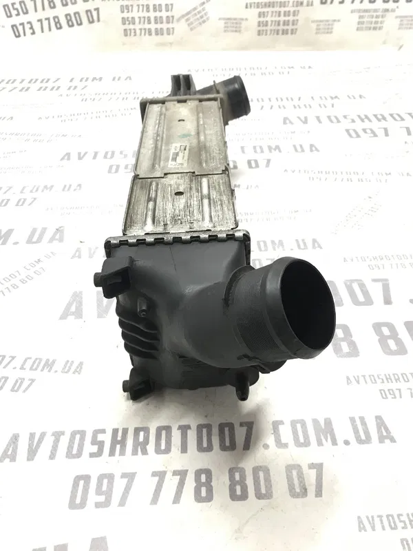 Інтеркулер Peugeot 407 (04-11) 2.0D лівий OEM 9645682880