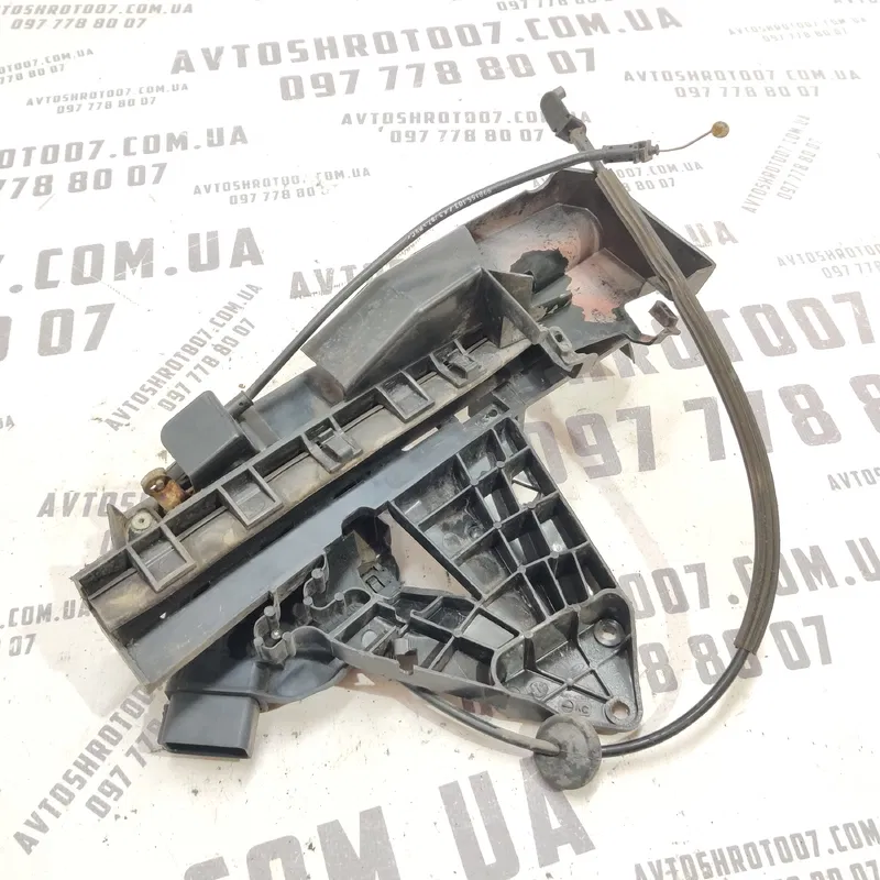Замок дверей передній правий Ford Focus MK2 (04-11) 1.6D