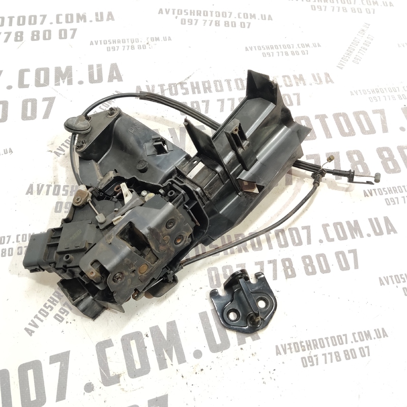 Замок дверей передній правий Ford Focus MK2 (04-11) 1.6D