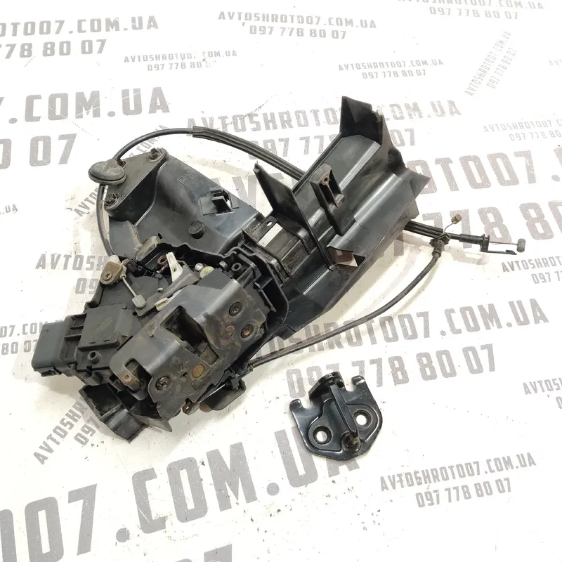 Замок дверей передній правий Ford Focus MK2 (04-11) 1.6D