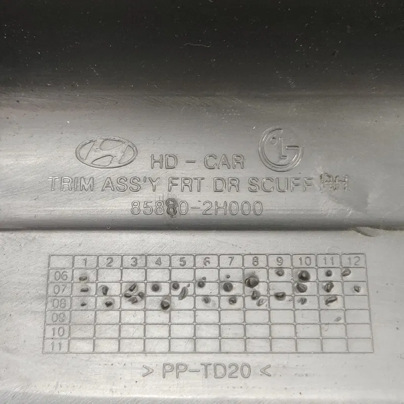 Накладка порога внутр пер права Hyundai Elantra 4 06-11 1.6