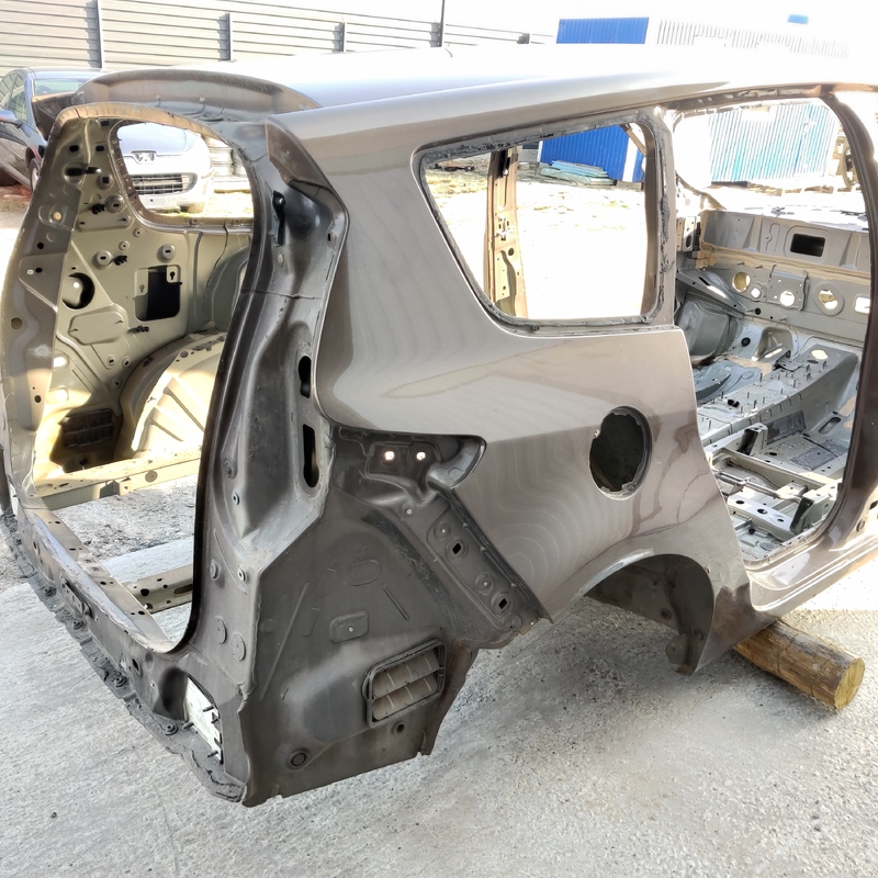 Четверть задня права Renault Grand Scenic 3 (09-16) 1.6D