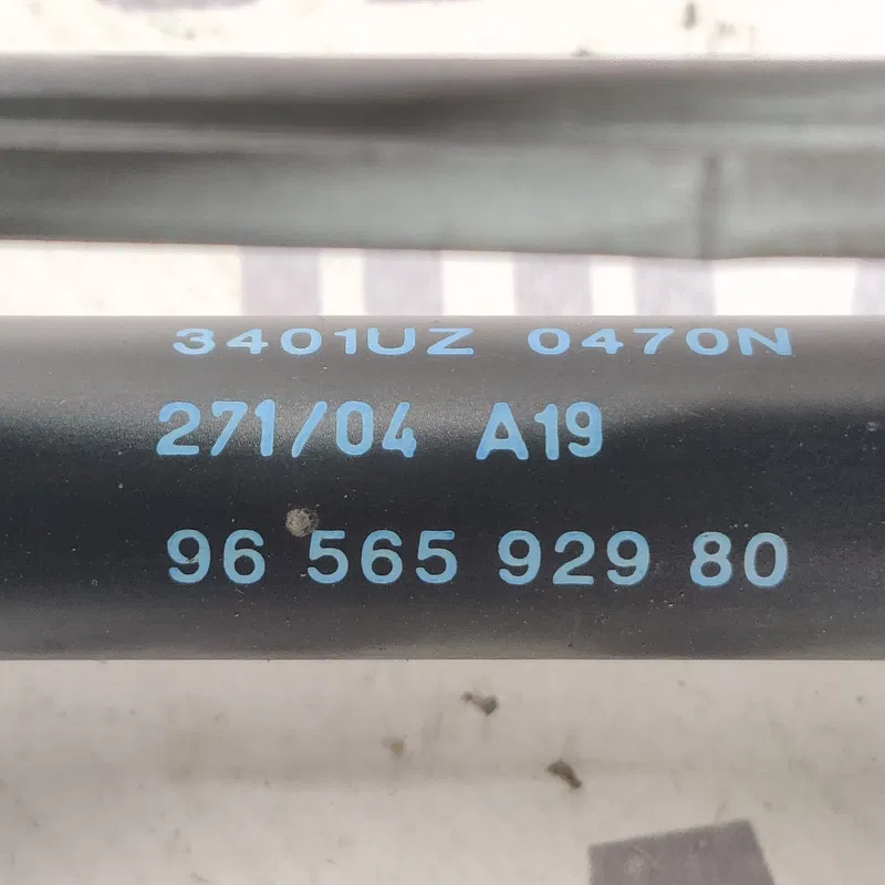 Завіса кришки багажника Peugeot 407 (04-11) 2.0D права