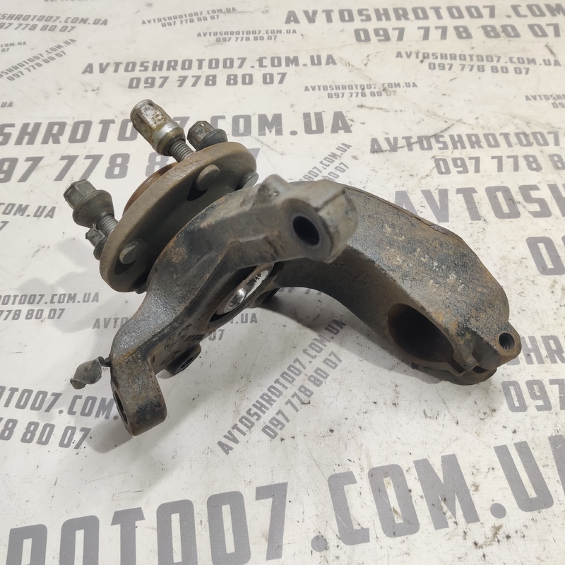 Цапфа передня ліва Ford Focus MK2 (04-11) 1.6D 3m513k171