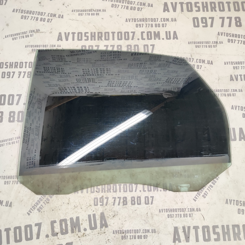 Скло дверей заднє ліве Ford Focus MK2 (04-11) 1.6D