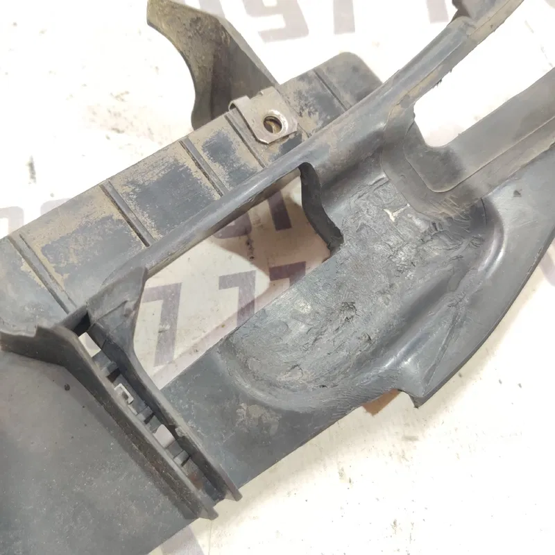 Накладка арки перед ліва Ford Focus 2 1.6D 04-11 4m51a02477