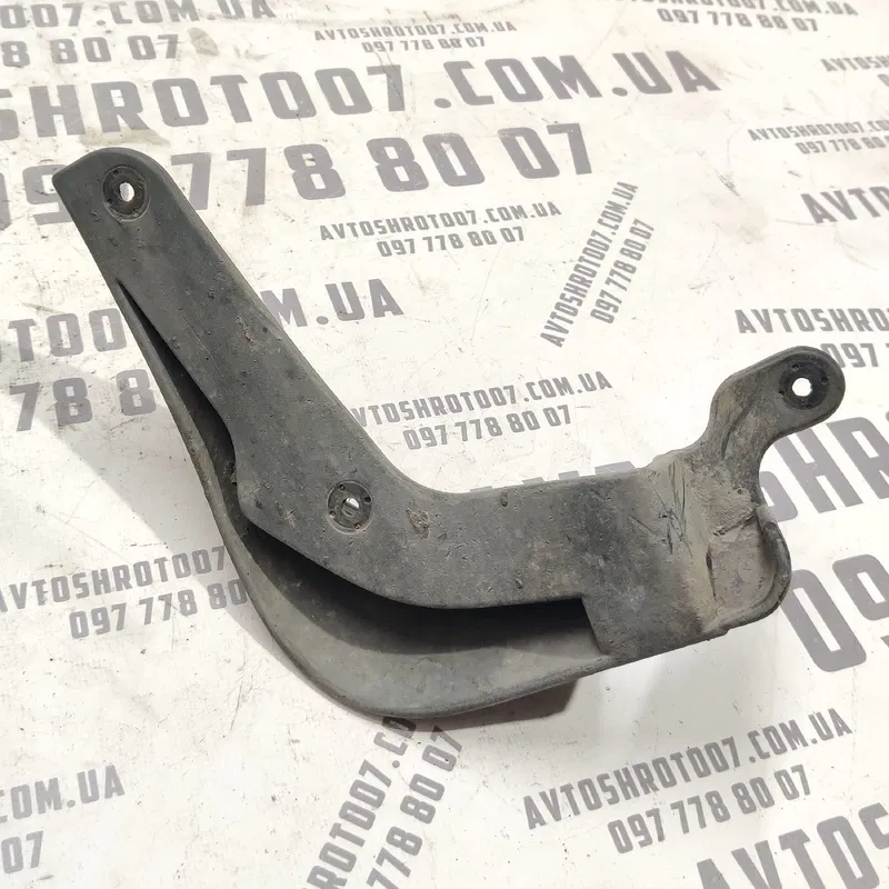 Бризговик передній правий Hyundai Elantra 4 (06-11) 1.6