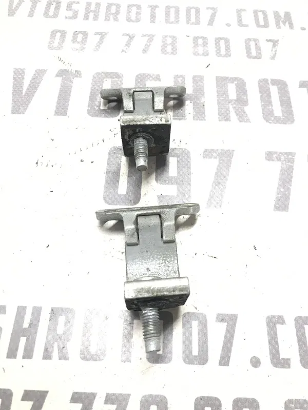 Завіса багажника VW Passat B5+ (00-05) 1.9D задня верхня