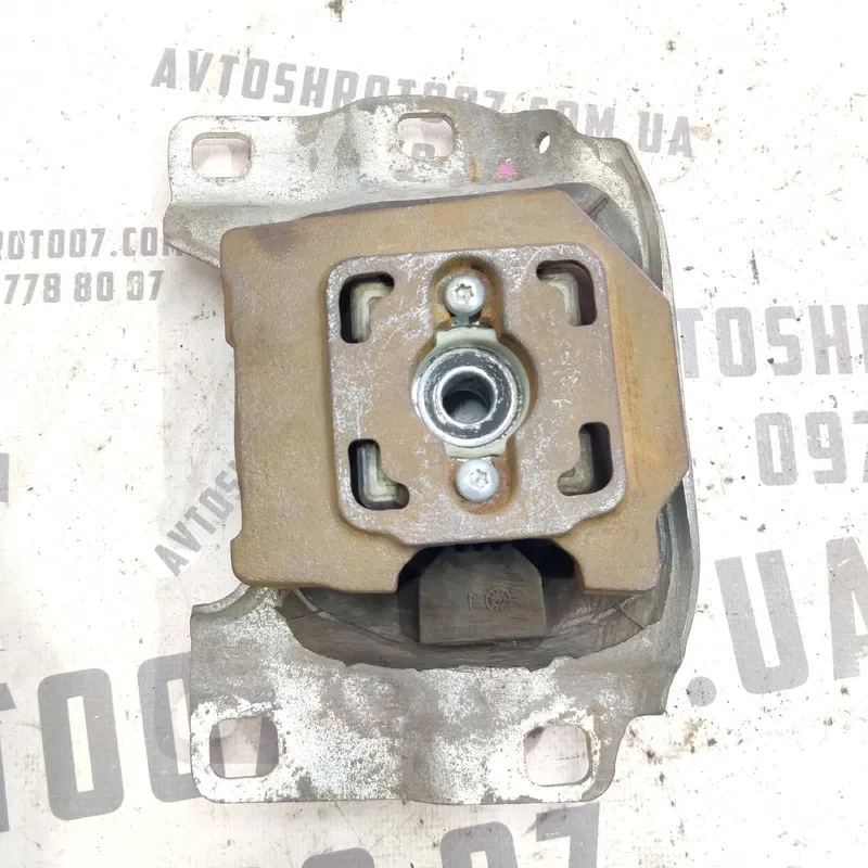 Подушка двигуна ліва Ford Focus MK2 (04-11) 1.6 Дизель