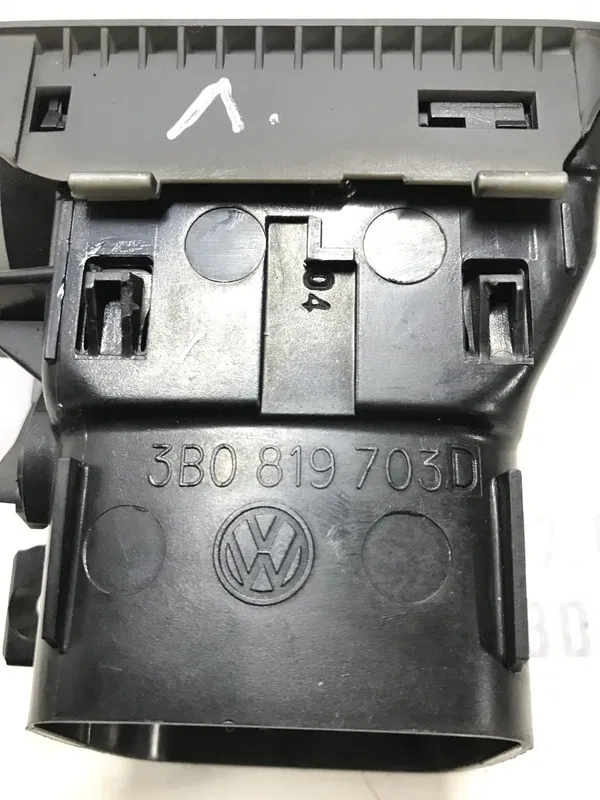 Дефлектор обдуву передній лівий VW Passat B5+ (00-05) 1.9D